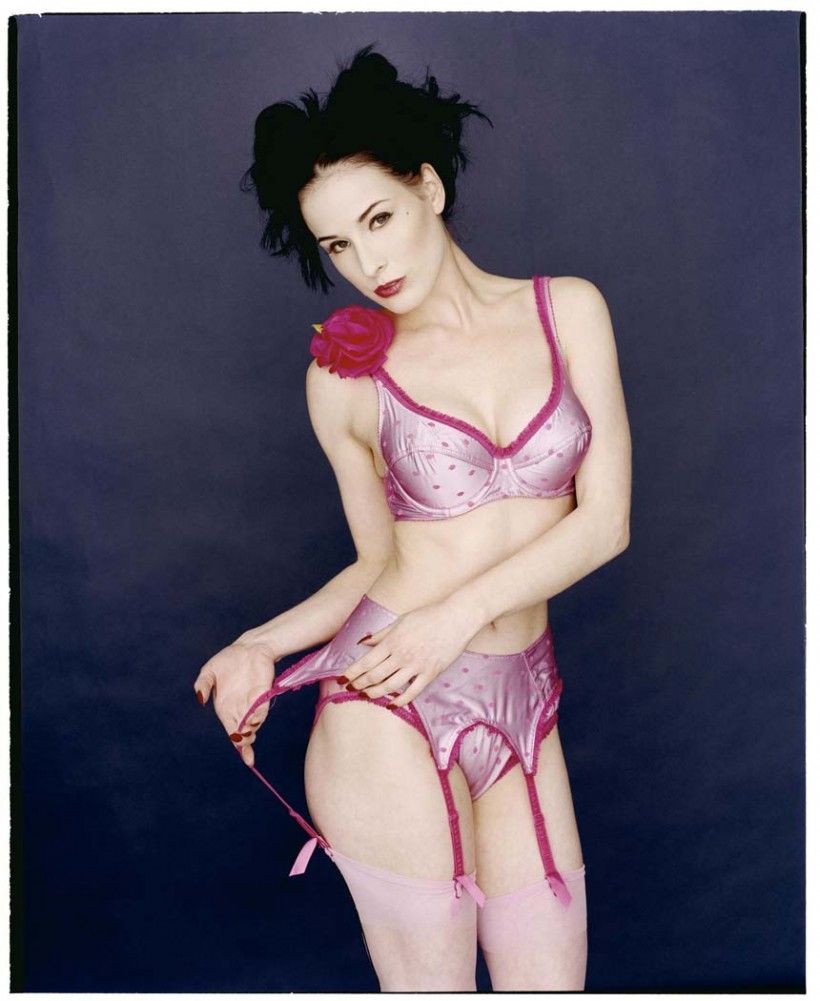 Weekend Woman 25 Mrs Dita Von